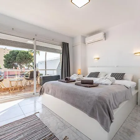 Sunny 2br Pool Terrace Seaview