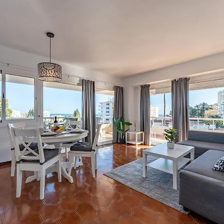 Sunny 2br Pool Terrace Seaview Apartamento